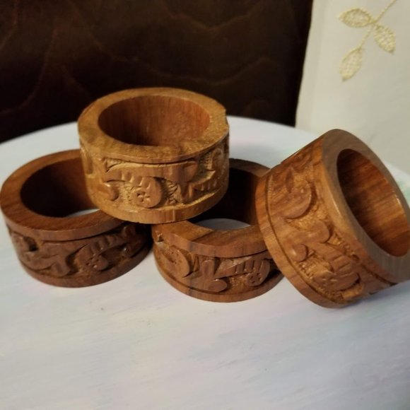 Vintage Set of 4 Carved Wooden Napkin Rings - Picture 6 of 9